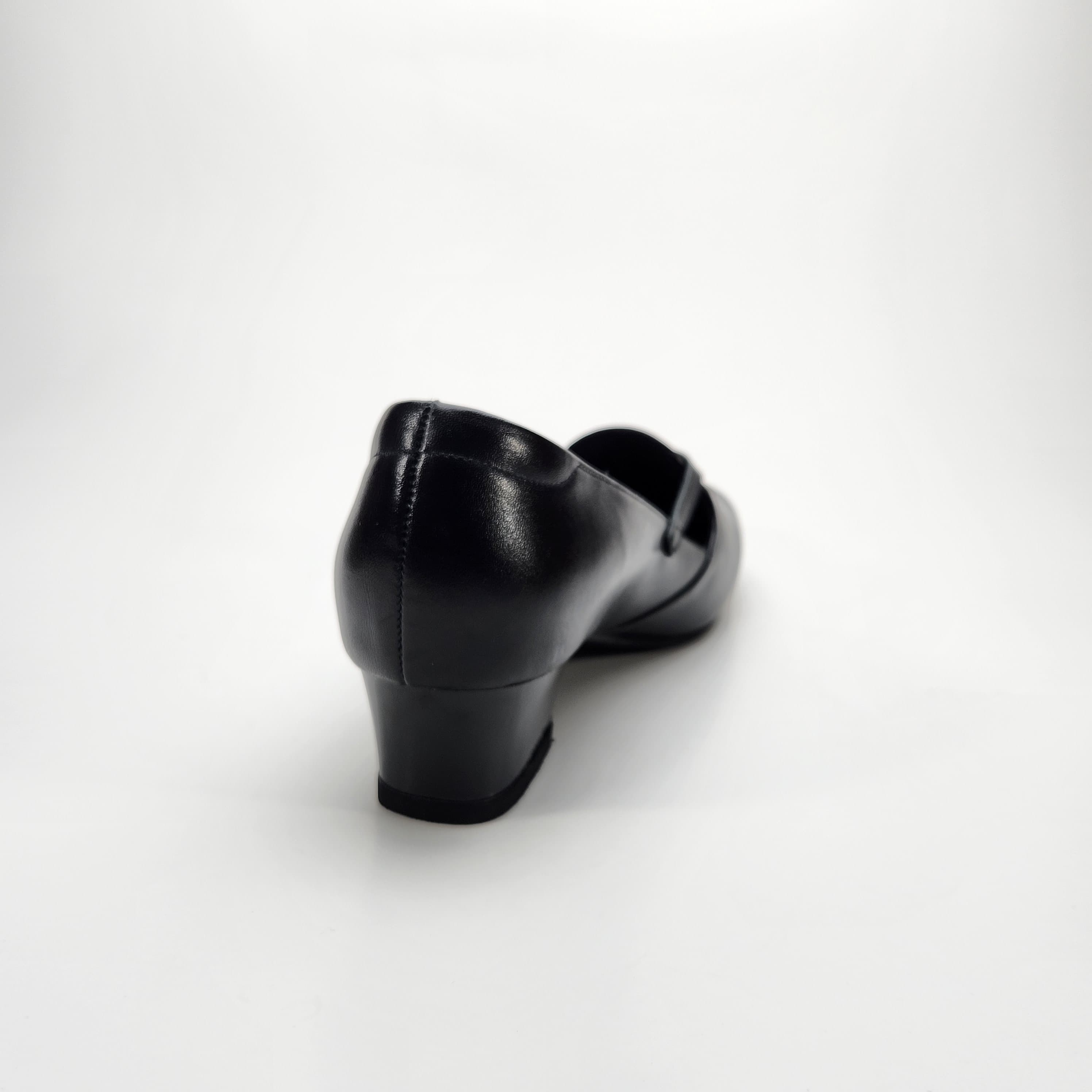 รองเท้ามีสไตล์ 3