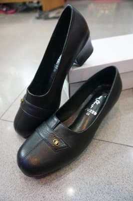 หน้ากว้าง ส้นเตี้ย ใส่สบาย งานเรียบร้อยค่ะ 2