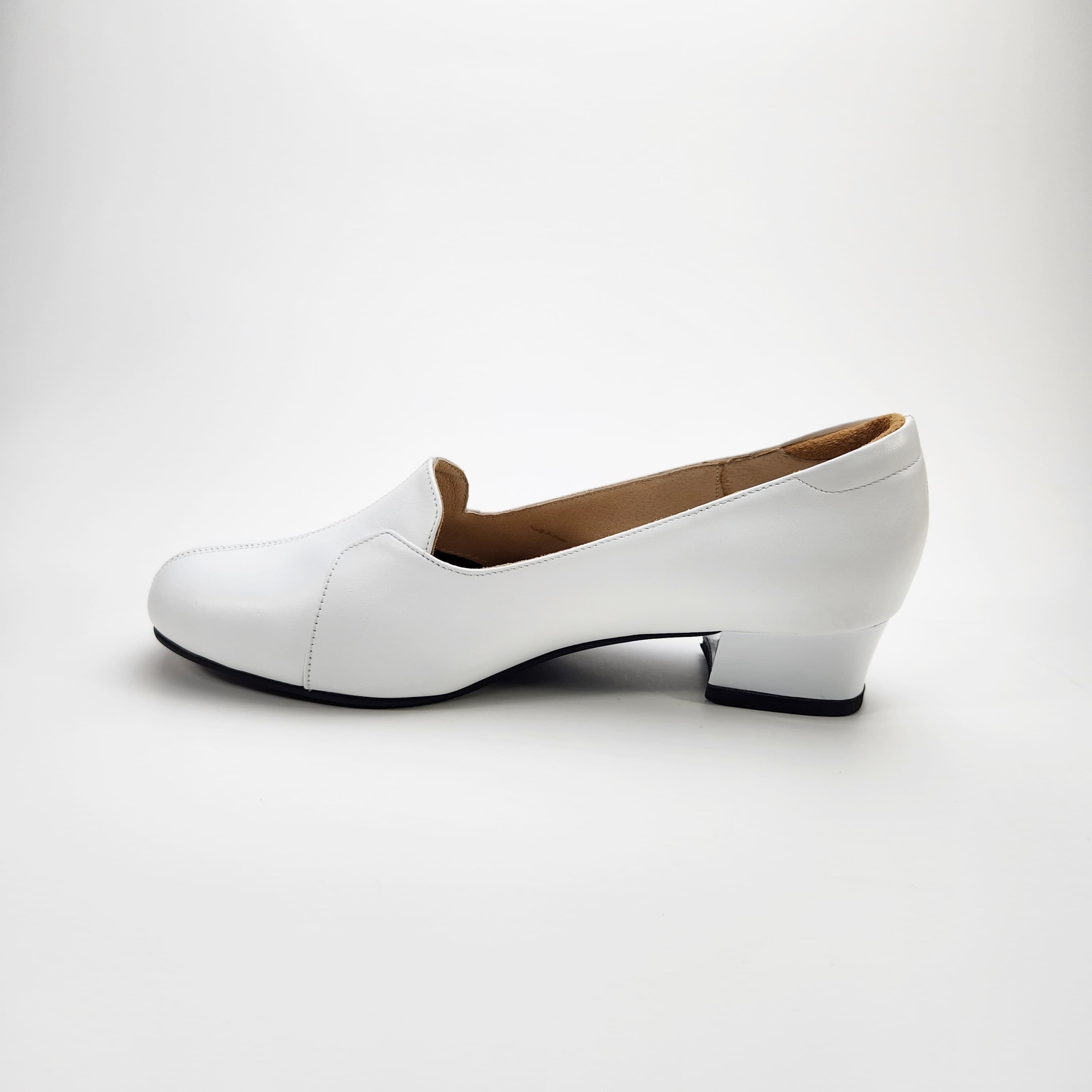 รองเท้าพยาบาล ใส่เดินสบาย ดีไซน์ไม่ซ้ำ 2