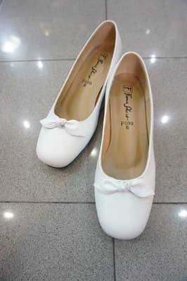 มีโบว์ผูกน่ารักๆ งานละเอียดมากค่ะ 1