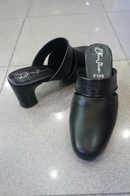 แบบแตะมีส้น หน้าเรียว ใส่สบาย ไม่มีสายรัดข้อ 1