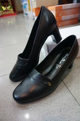 หน้าเรียว แบบเรียบ ส้นสูง2นิ้ว 2