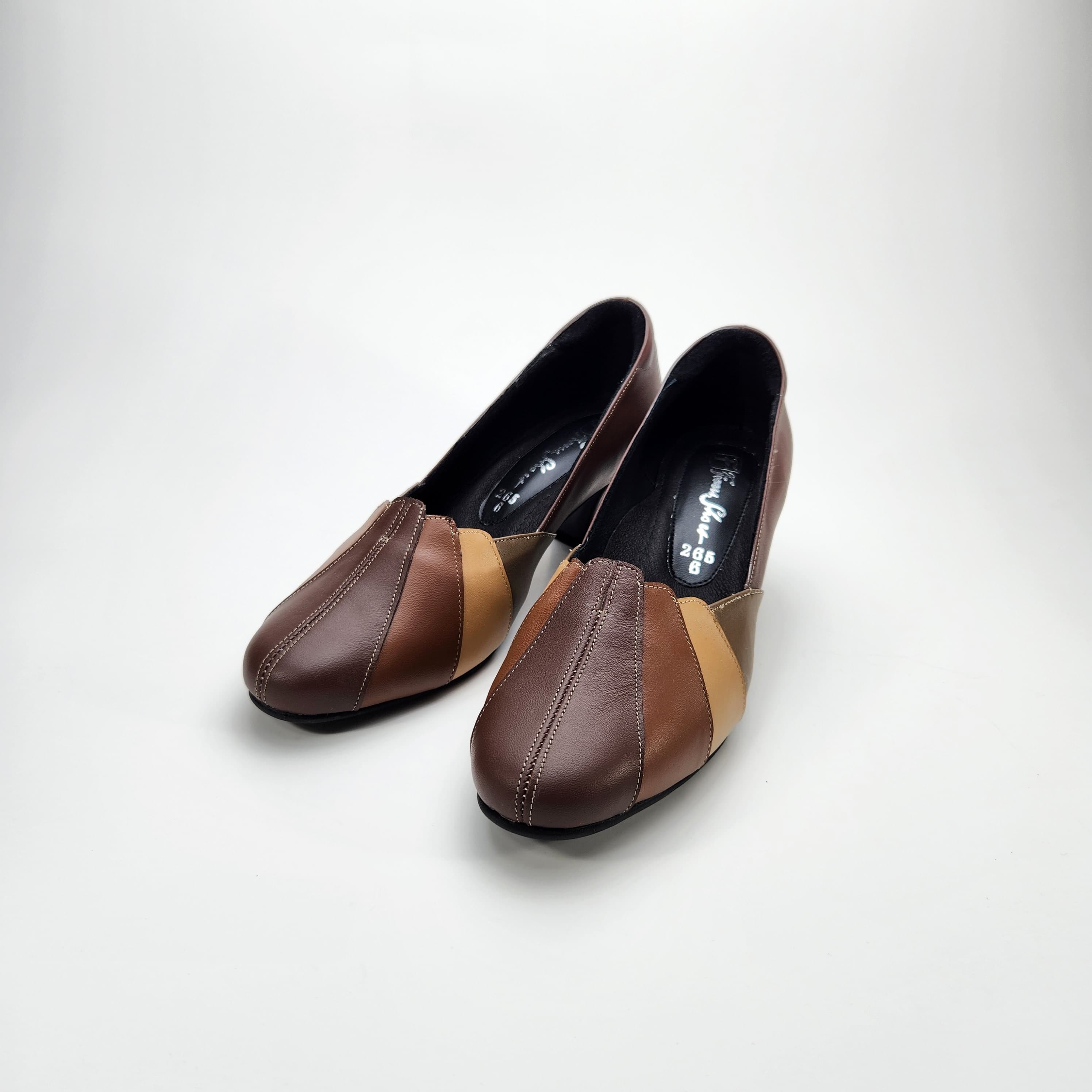 รองเท้าสุขภาพ โดดเด่นด้วยลายตัดเย็บ 1