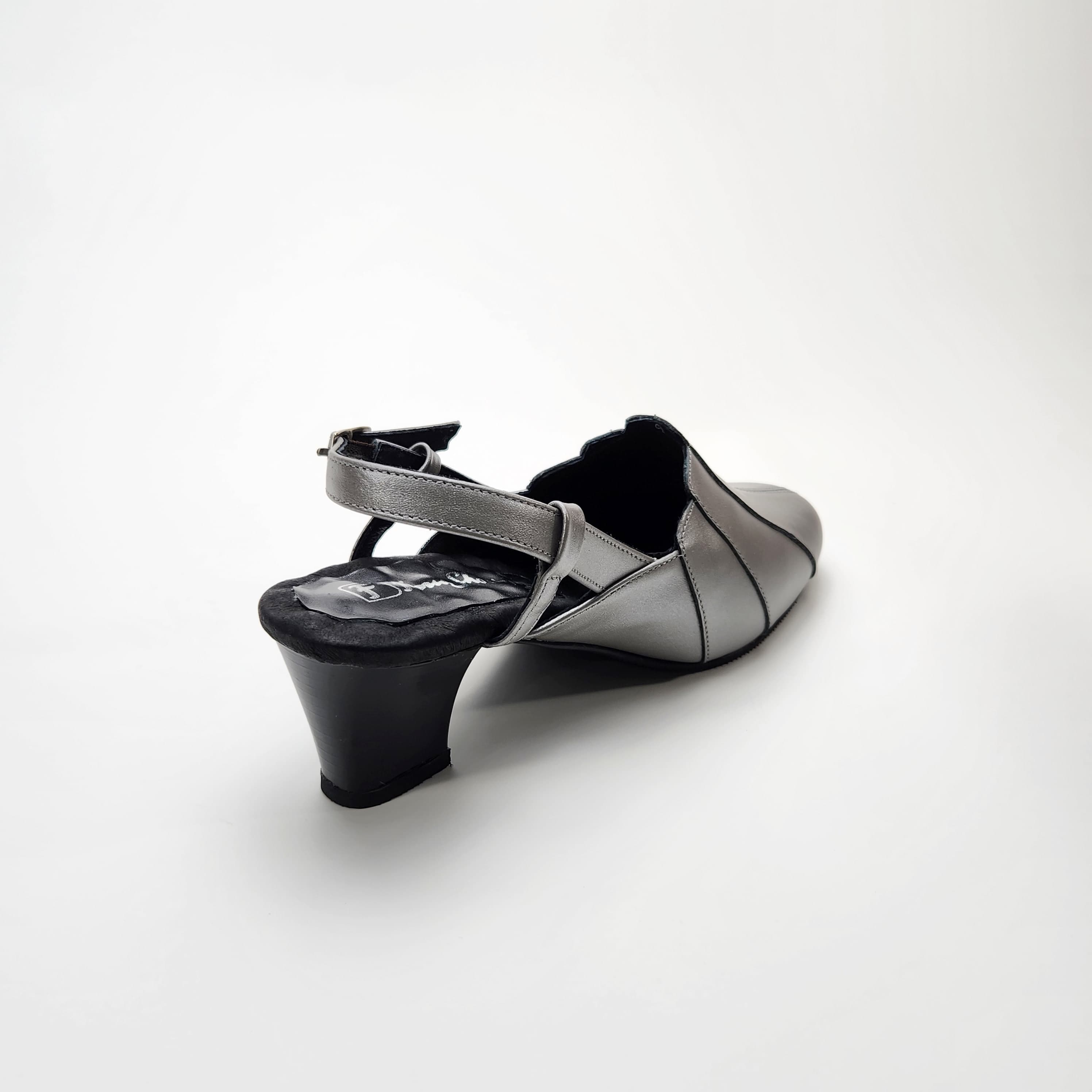 รองเท้ารัดส้นเพื่อสุขภาพ งาน handmade ลายตัดเย็บโดดเด่นมีสไตล์ 3