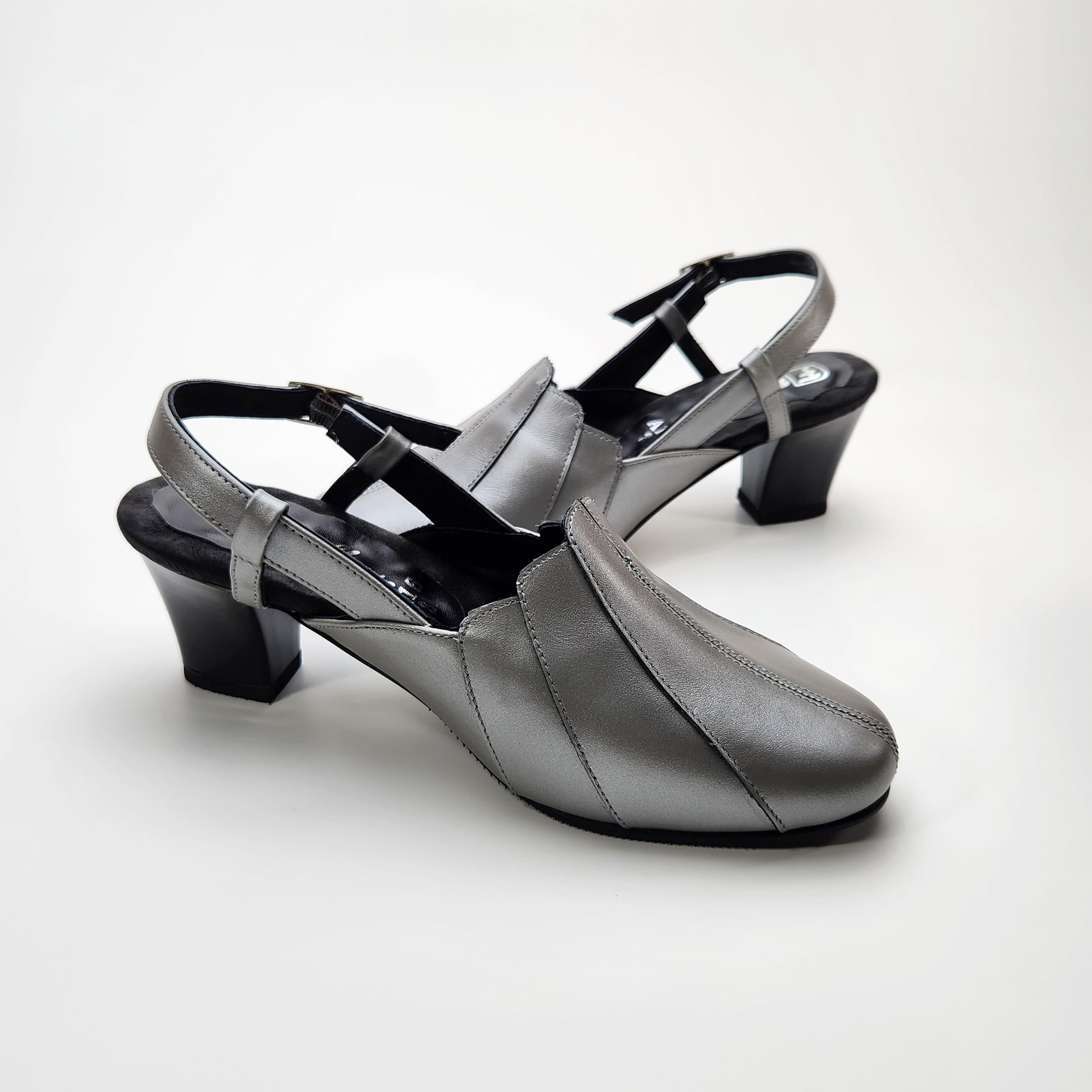 รองเท้ารัดส้นเพื่อสุขภาพ งาน handmade ลายตัดเย็บโดดเด่นมีสไตล์ 4